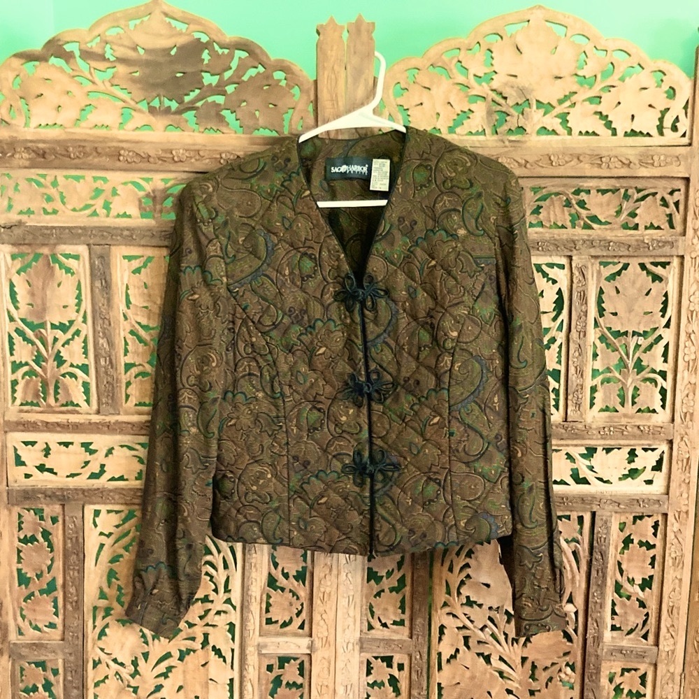 Quilted jacket with frog closures in boho paisley print